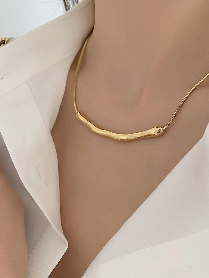 "Modern 18K Gold Plated Arc Chain Gold Necklace – Anti-Tarnish"
