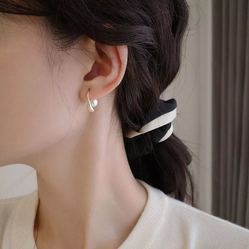 Elegant Waterdrop Pearl Stud Earrings – 18K Gold Plated for Women